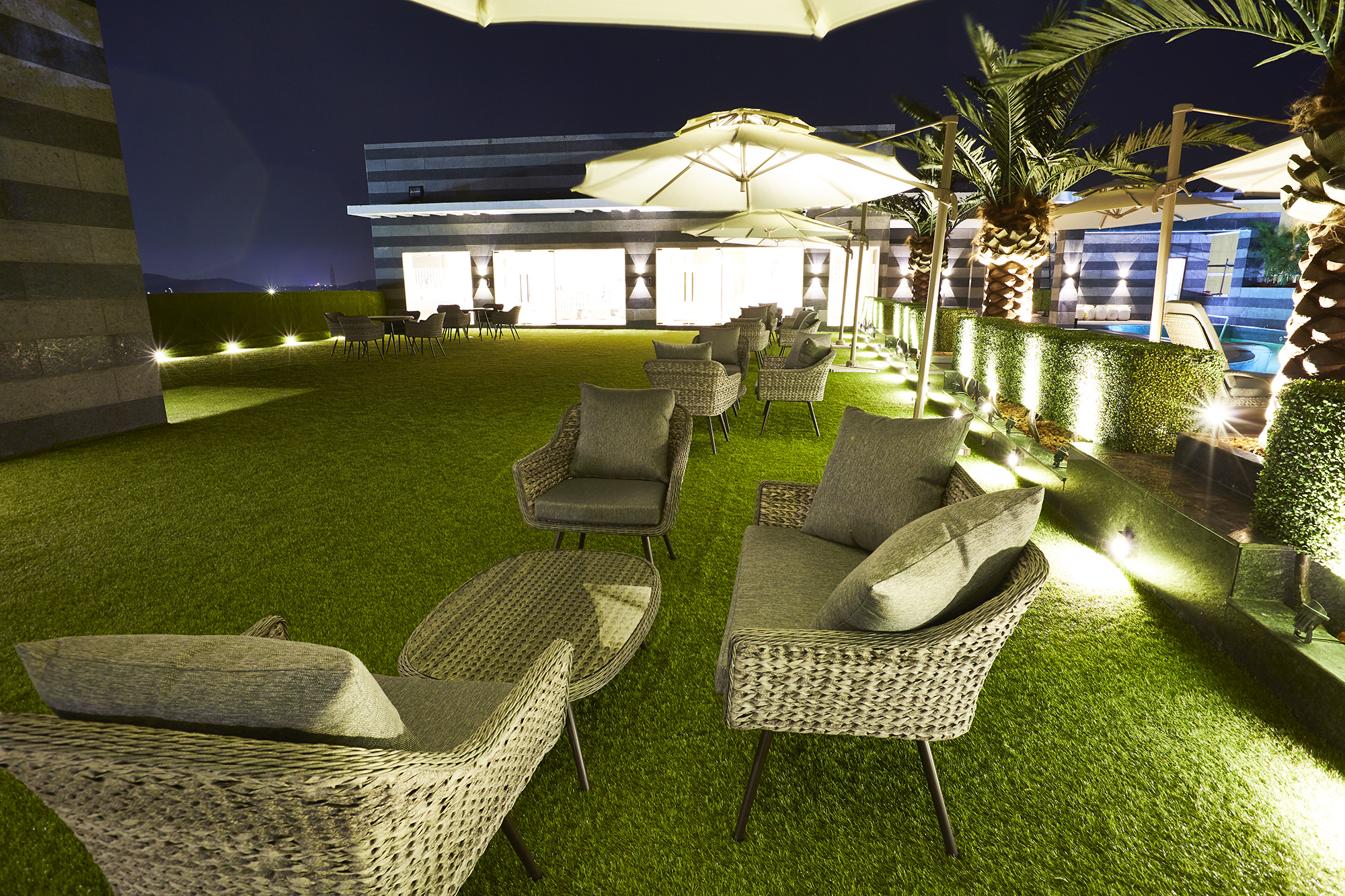 Courtyard lawn